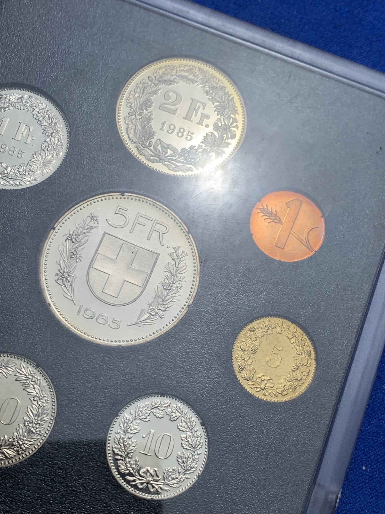 《竞宝斋》第247场-周日，周一 ，周二3场连拍 (全场包邮) 卡装黑色 瑞士1985年1分到5法郎 八枚套 精制币 封装少见