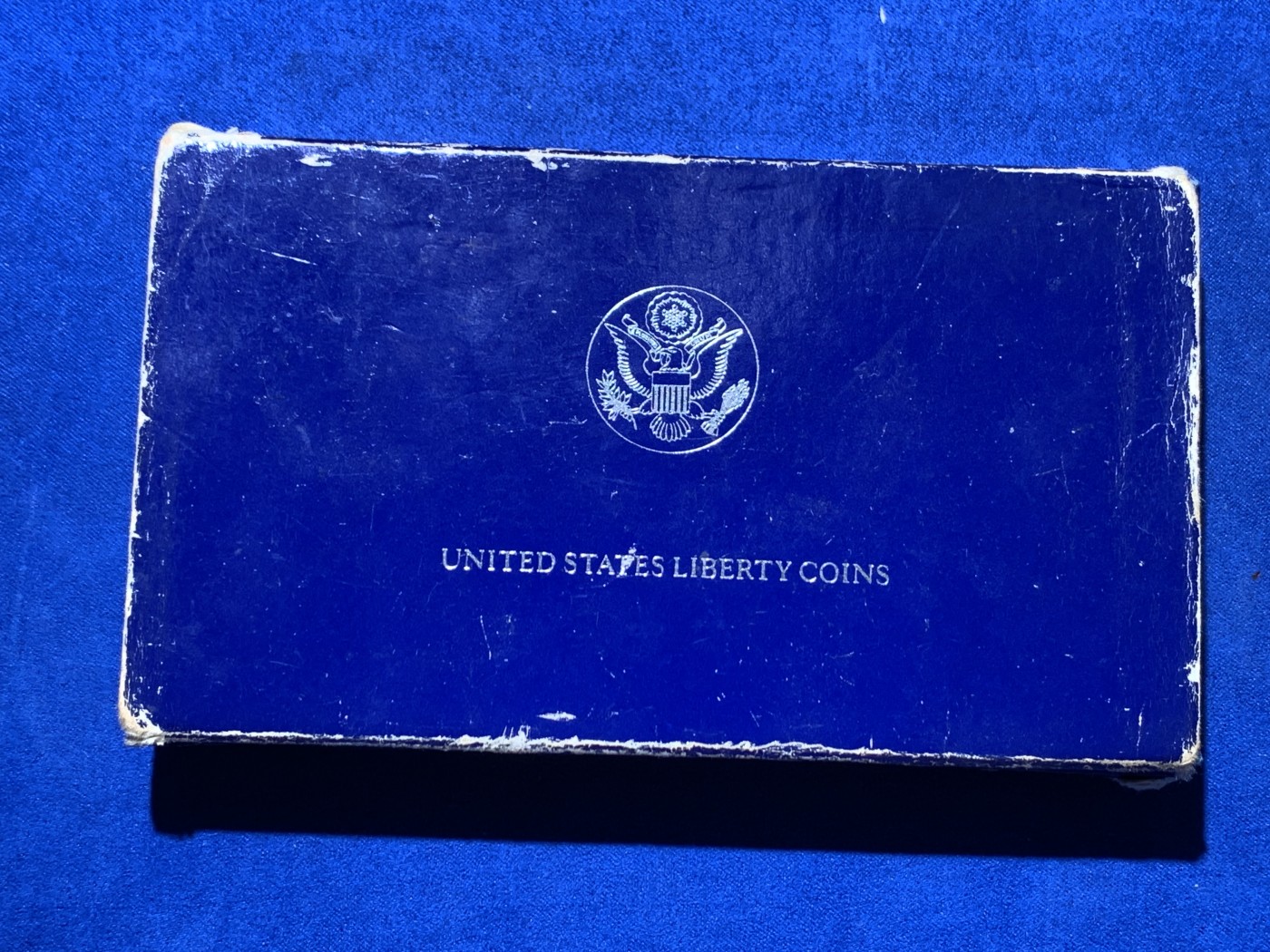 《竞宝斋》第247场-周日，周一 ，周二3场连拍 (全场包邮) 美国1986年 自由女神一元大银币 和半圆镍币 原盒包装非常漂亮