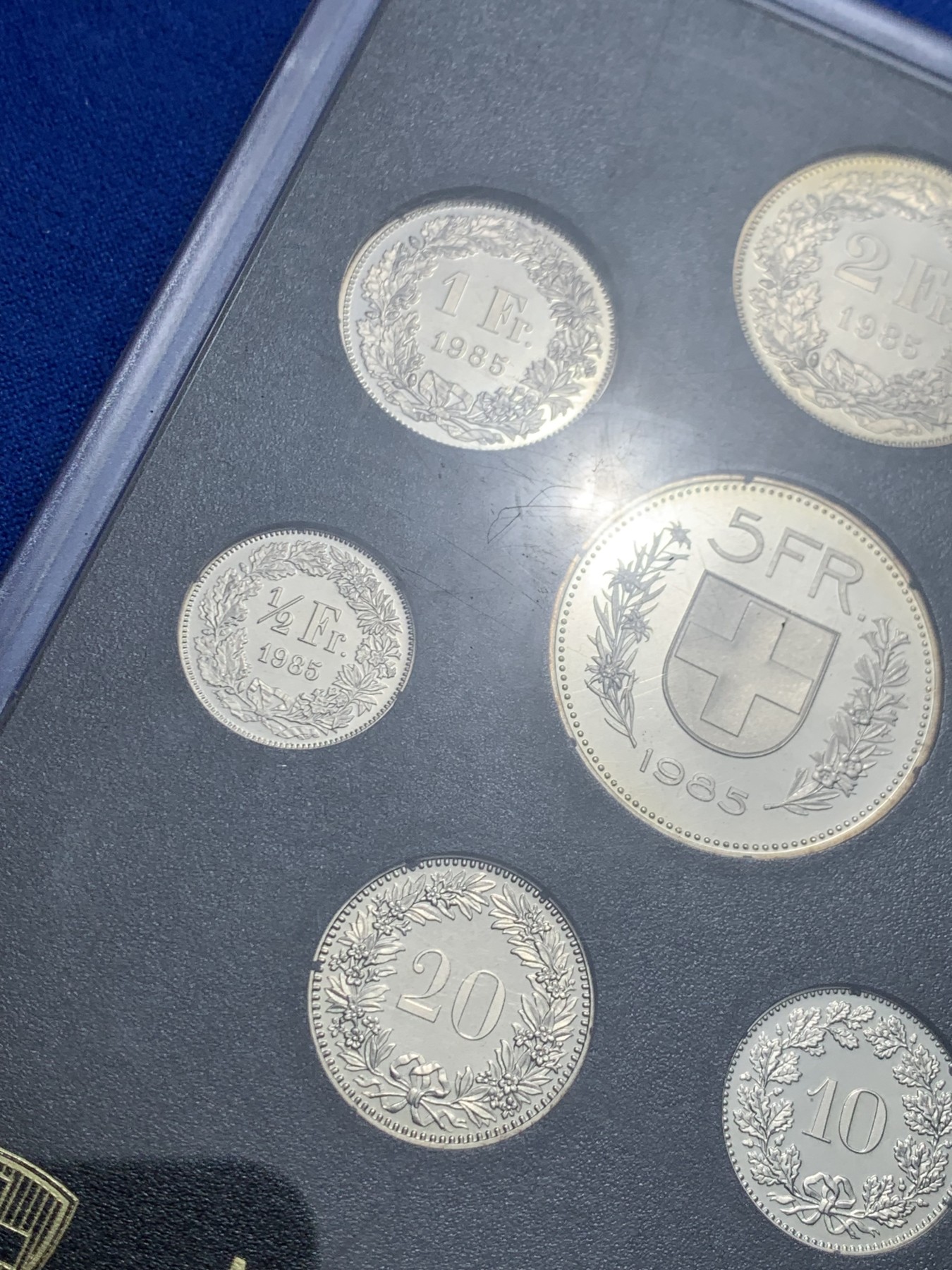 《竞宝斋》第247场-周日，周一 ，周二3场连拍 (全场包邮) 卡装黑色 瑞士1985年1分到5法郎 八枚套 精制币 封装少见