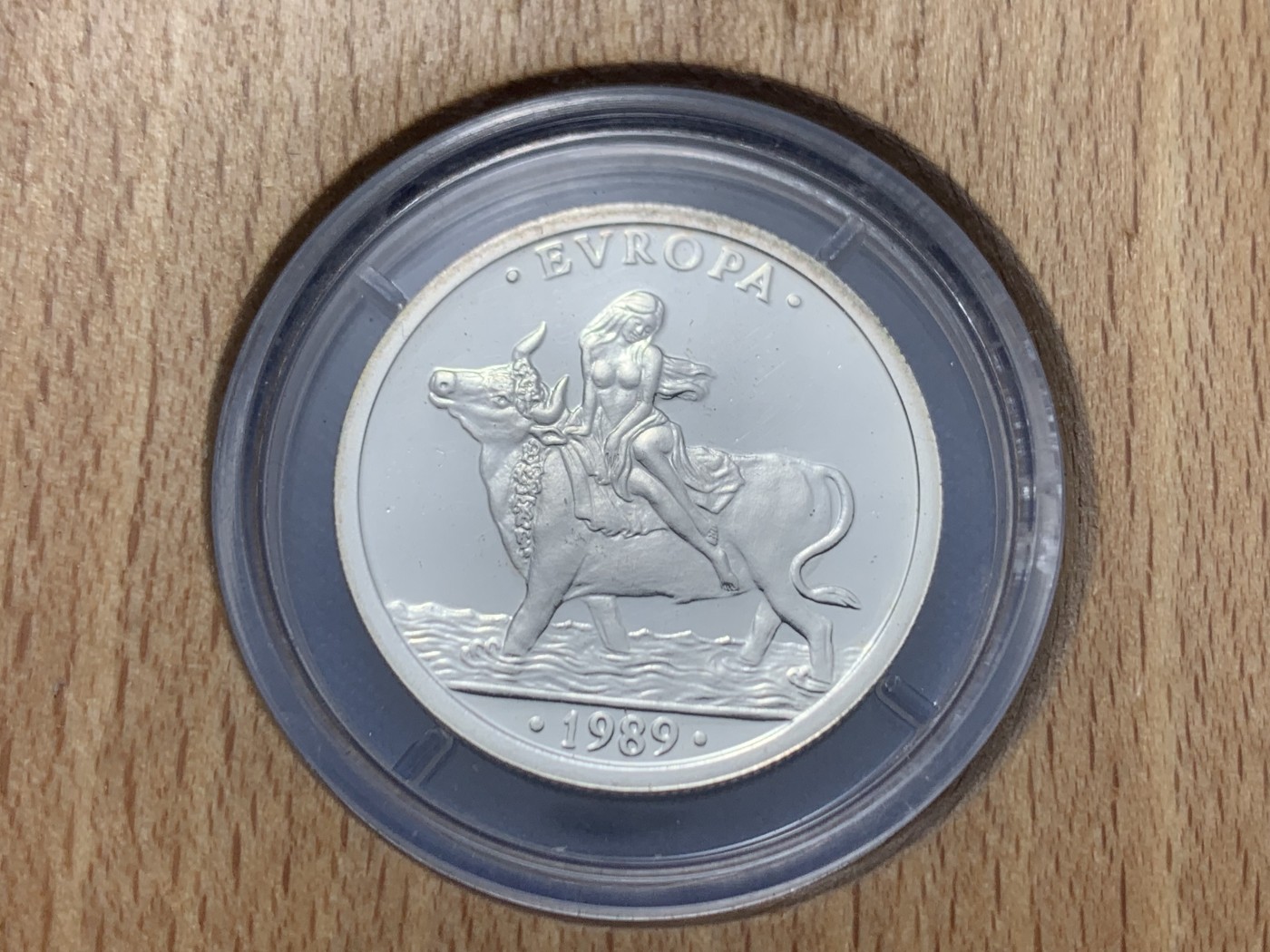 《竞宝斋》第247场-周日，周一 ，周二3场连拍 (全场包邮) 原盒 西班牙1989年 骑牛1艾古 精制银币