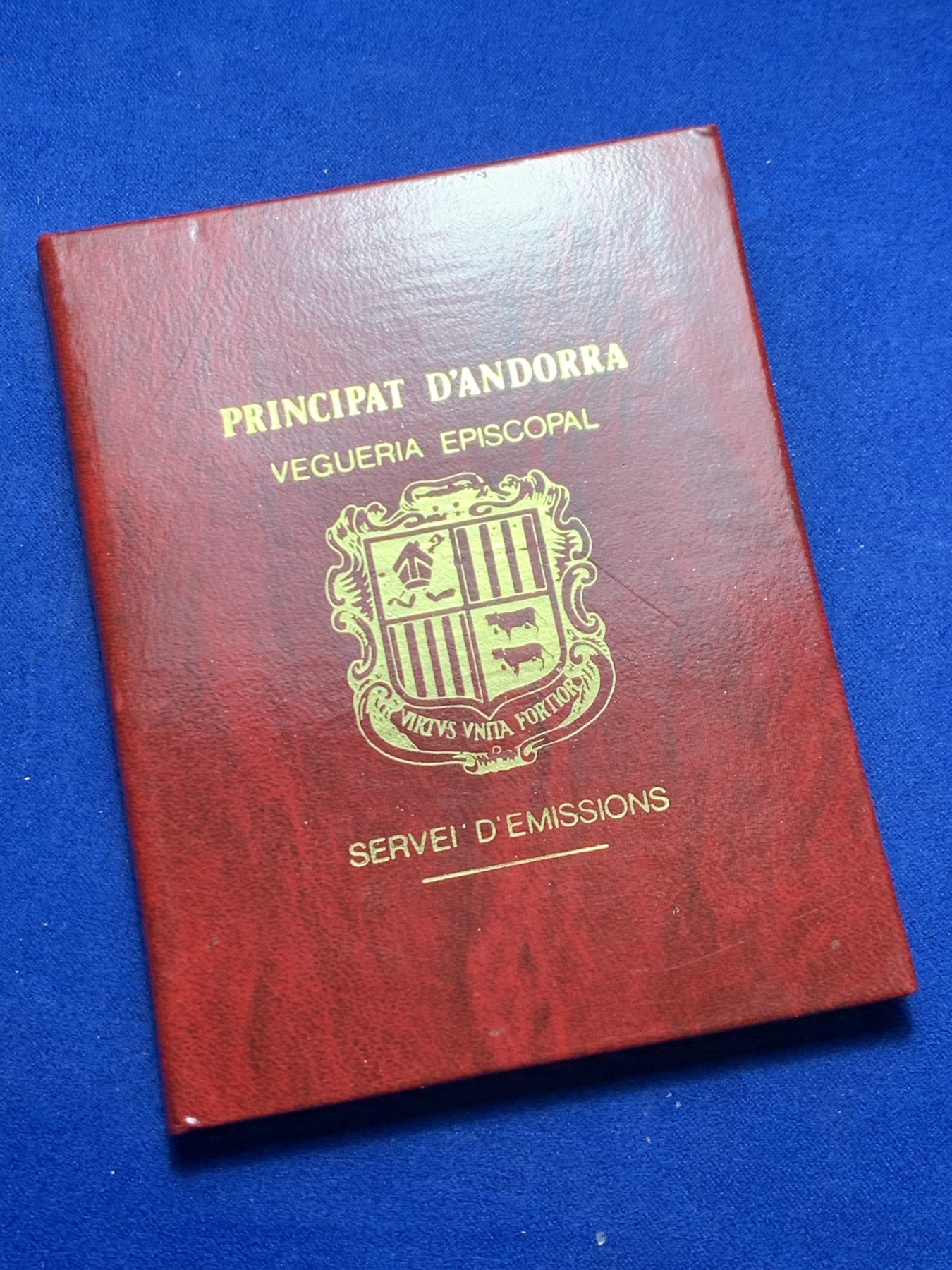 《竞宝斋》第247场-周日，周一 ，周二3场连拍 (全场包邮) 安道尔 1985 圣母与耶稣 20D 银币 16克900银 