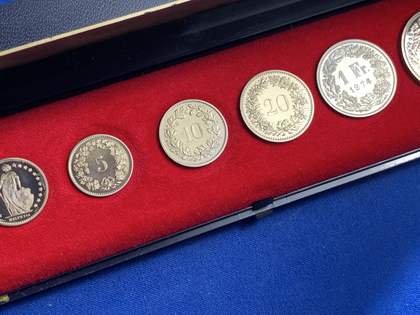 《竞宝斋》第247场-周日，周一 ，周二3场连拍 (全场包邮) 早期长盒子装 瑞士1974年八枚套 PROOF精制套币 非常少见