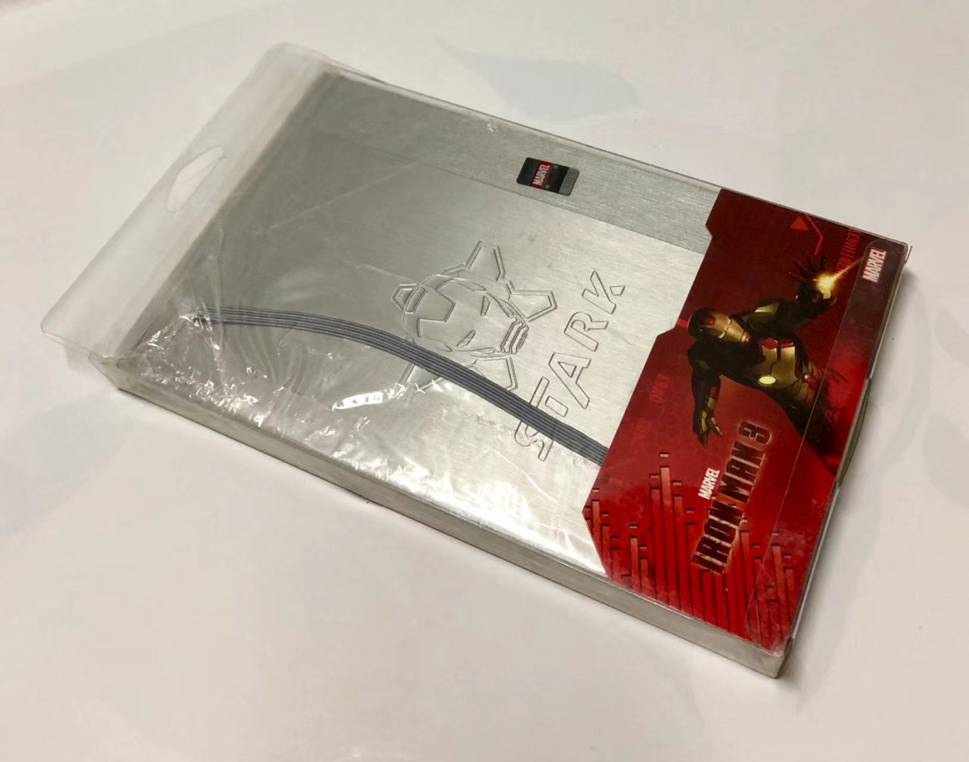 零元拍：小罗伯特·唐尼亲笔签名的漫威影业官方呈现的史塔克工业出品《IRON MAN 3》航空铝材未来科技记事本