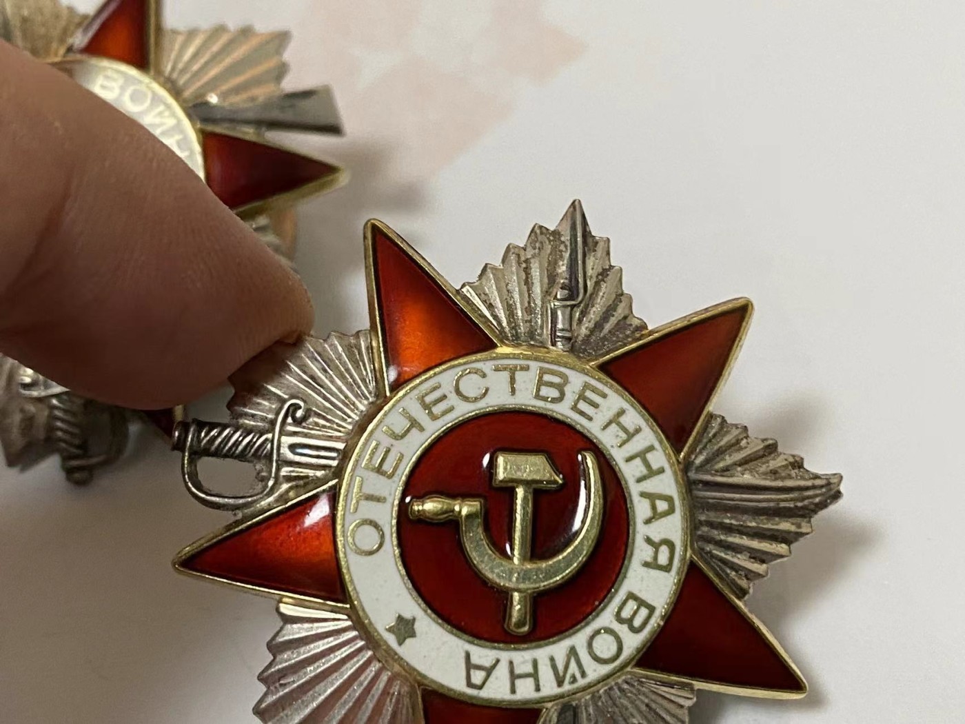 苏联勋章奖章3月11日拍卖第四期3月13日晚上九点结束 苏联85二级卫国三枚一起拍极品品相收藏佳品 一枚好刻号 两枚号段非常接近就差一百多号