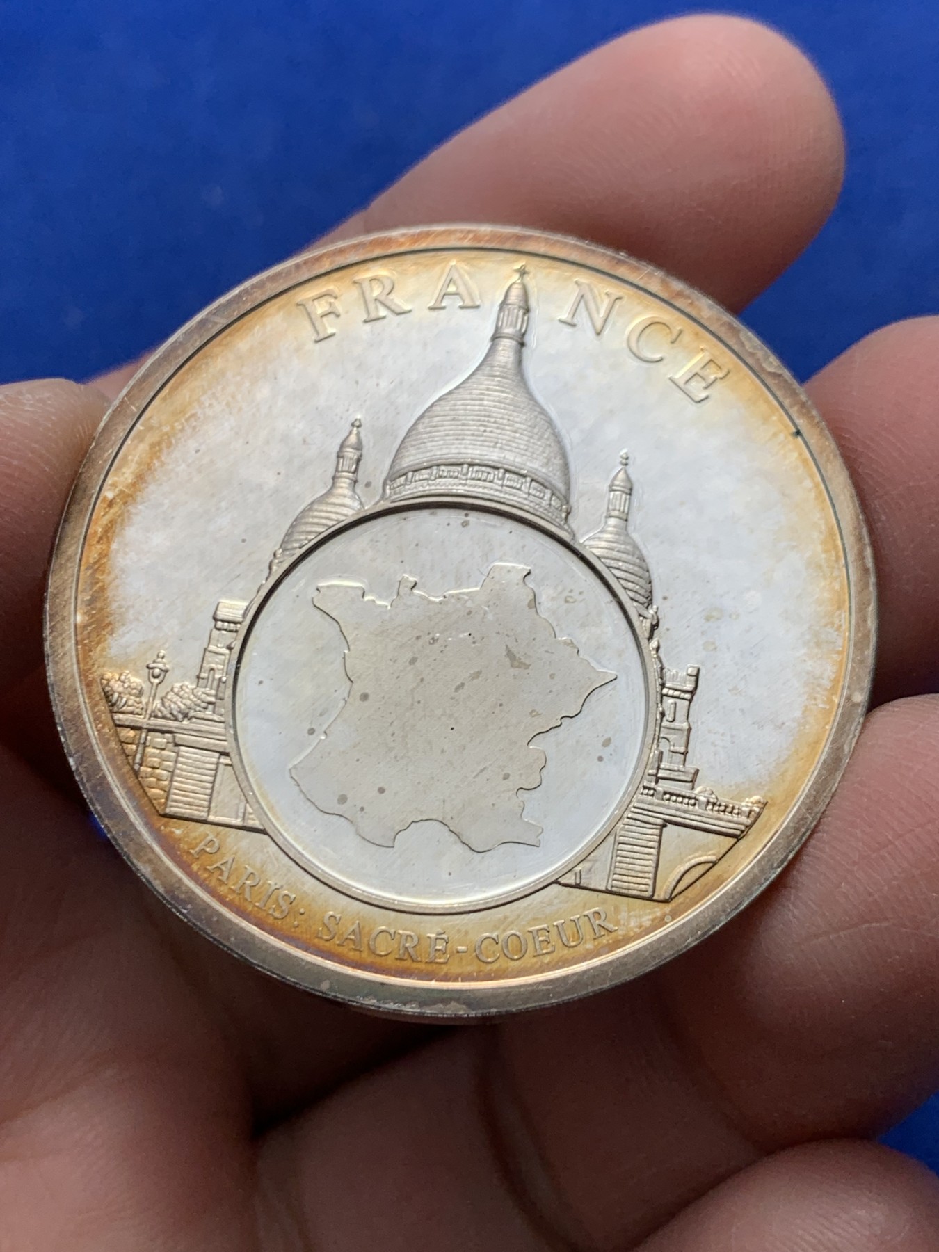 《竞宝斋》第247场-周日，周一 ，周二3场连拍 (全场包邮) 法国2007 女神骑牛 32克 镀银章