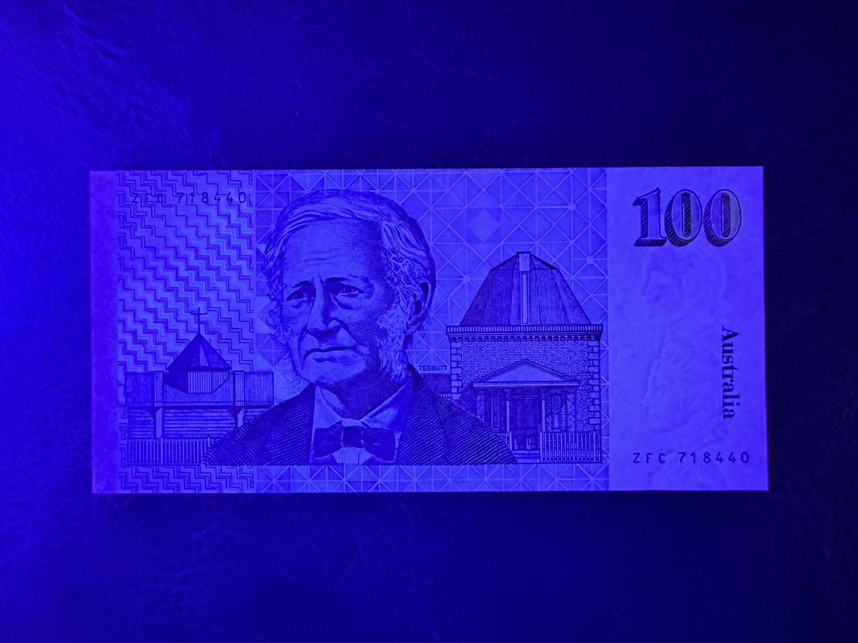 收藏联盟Quantum Auction 第330期拍卖  澳大利亚1984-92年100元 品相全新UNC 毛线帽 道格拉斯.莫森爵士 