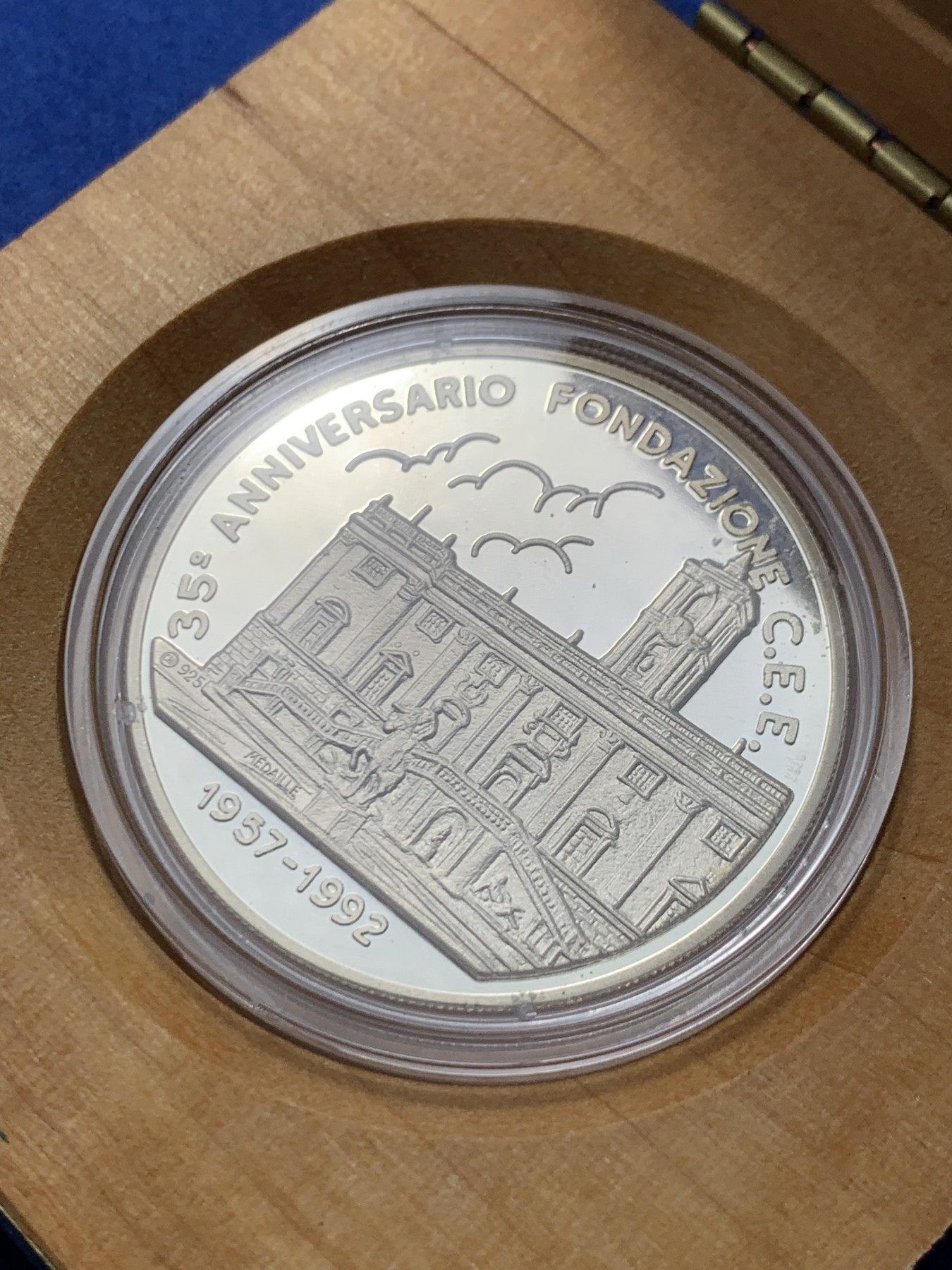 《竞宝斋》第247场-周日，周一 ，周二3场连拍 (全场包邮) 意大利1992年 ECU大银币 精制proof 木盒子证书 50克 925银