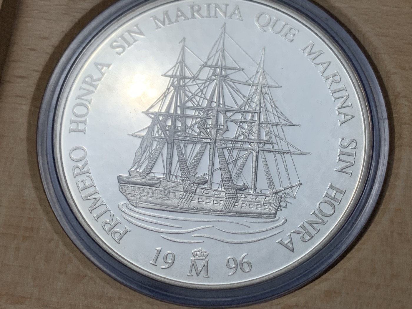 《竞宝斋》第247场-周日，周一 ，周二3场连拍 (全场包邮) 西班牙1996年25ECU银币 直径73.2mm,168.7克，925银，原木盒