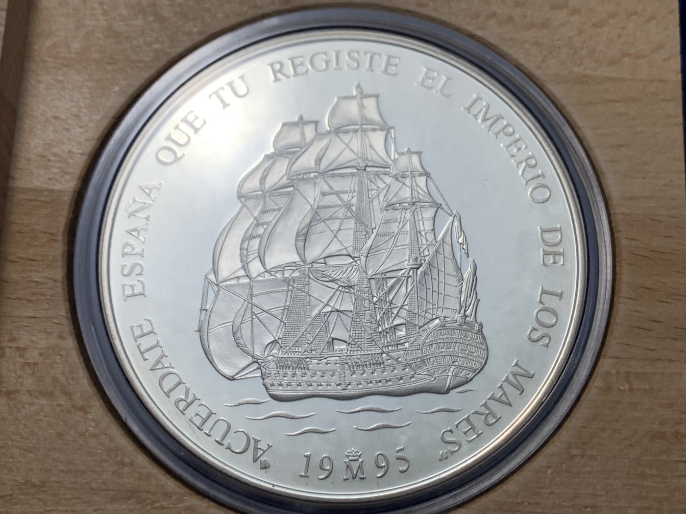 《竞宝斋》第247场-周日，周一 ，周二3场连拍 (全场包邮) 西班牙1995年特立尼达战舰25ECU银币 168.75克，925银，原木盒