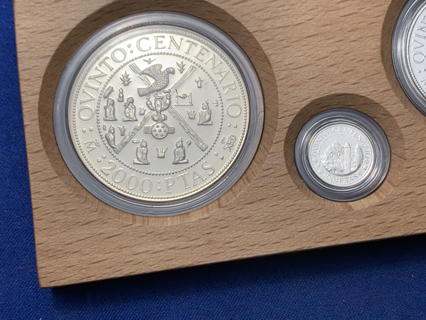 《竞宝斋》第247场-周日，周一 ，周二3场连拍 (全场包邮) 原盒证书 西班牙1990年 发现美洲新大陆500周年纪念一组5枚银币 非常漂亮 925银 币重49.3克