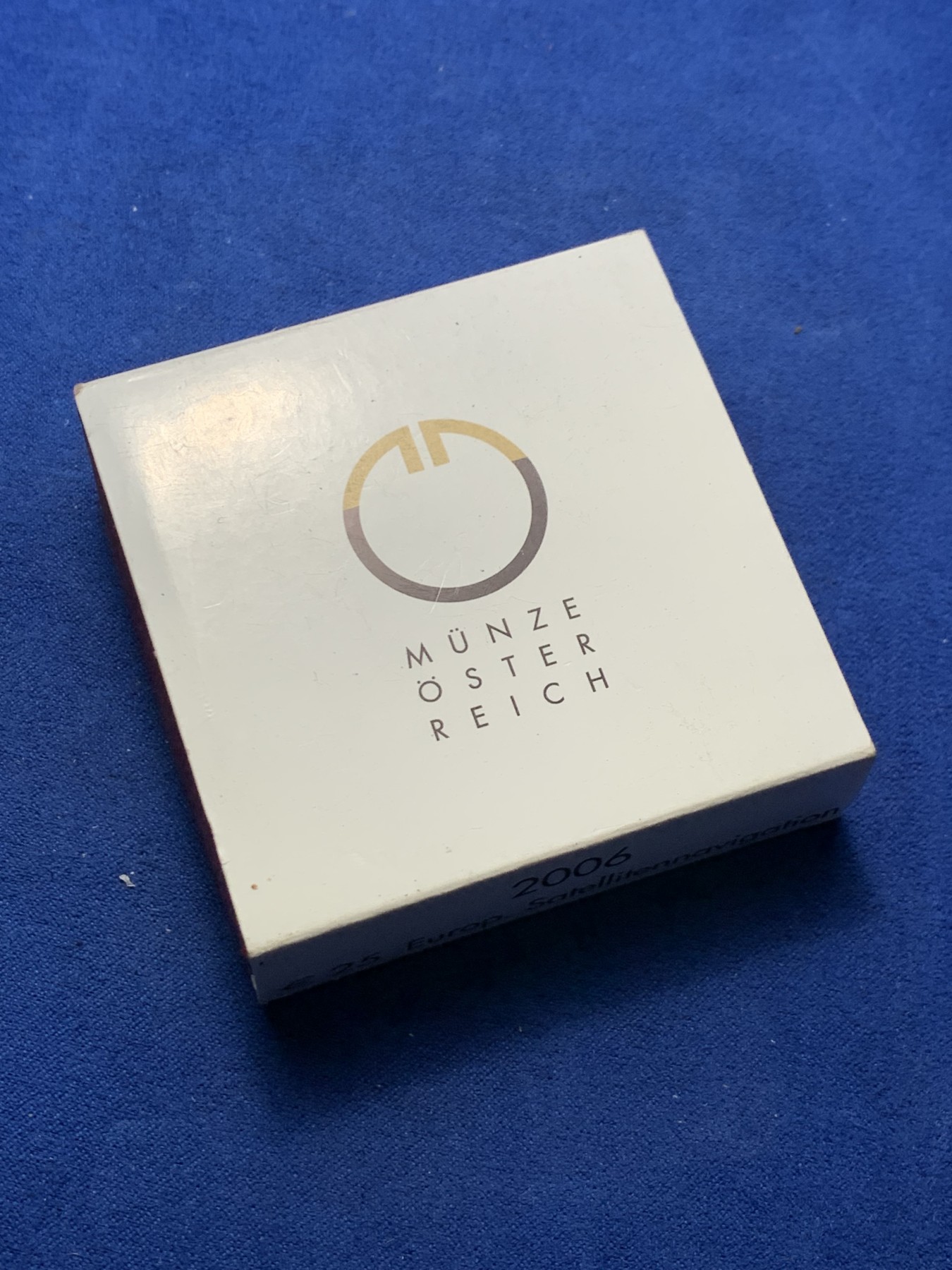 《竞宝斋》第247场-周日，周一 ，周二3场连拍 (全场包邮) 奥地利2006年人造卫星导航银铌双金属镶嵌纪念币原盒证书 国外售价高