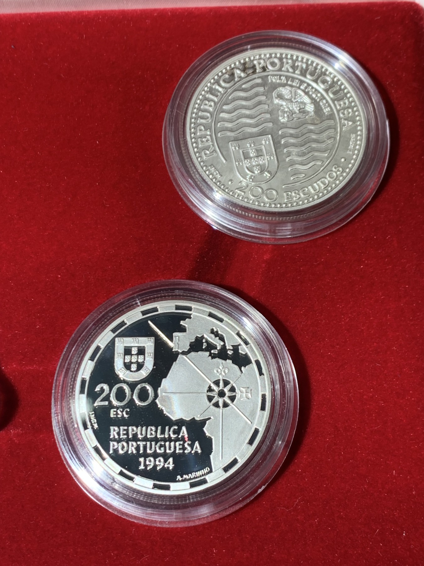 《竞宝斋》第247场-周日，周一 ，周二3场连拍 (全场包邮) 原盒证书 葡萄牙1994年 发现新大陆系列 200埃斯库多精制大银币4枚套 单枚26.5克 总重106克 925银 非常漂亮
