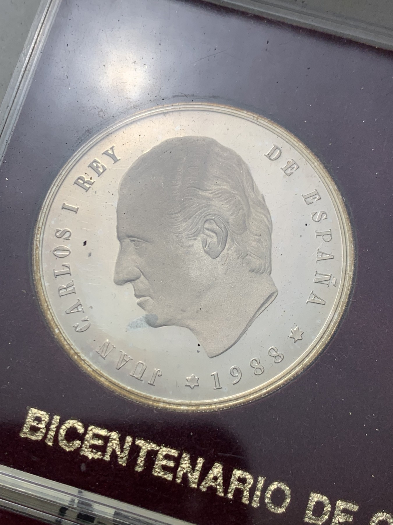 《竞宝斋》第247场-周日，周一 ，周二3场连拍 (全场包邮) 历史与现实 西班牙 1988 卡洛斯三世 200周年纪念章一对 含一枚25克 925银