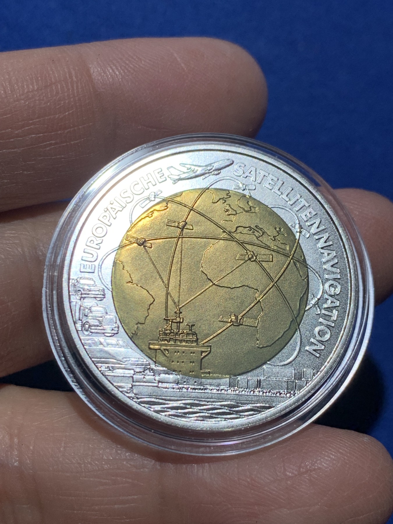 《竞宝斋》第247场-周日，周一 ，周二3场连拍 (全场包邮) 奥地利2006年人造卫星导航银铌双金属镶嵌纪念币原盒证书 国外售价高