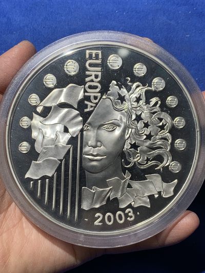 《竞宝斋》第247场-周日，周一 ，周二3场连拍 (全场包邮) - 法国 2003 欧元推出一周年 纪念 50欧元 银币 1公斤重 925银 罕见 厚度赶上我的小指宽度了