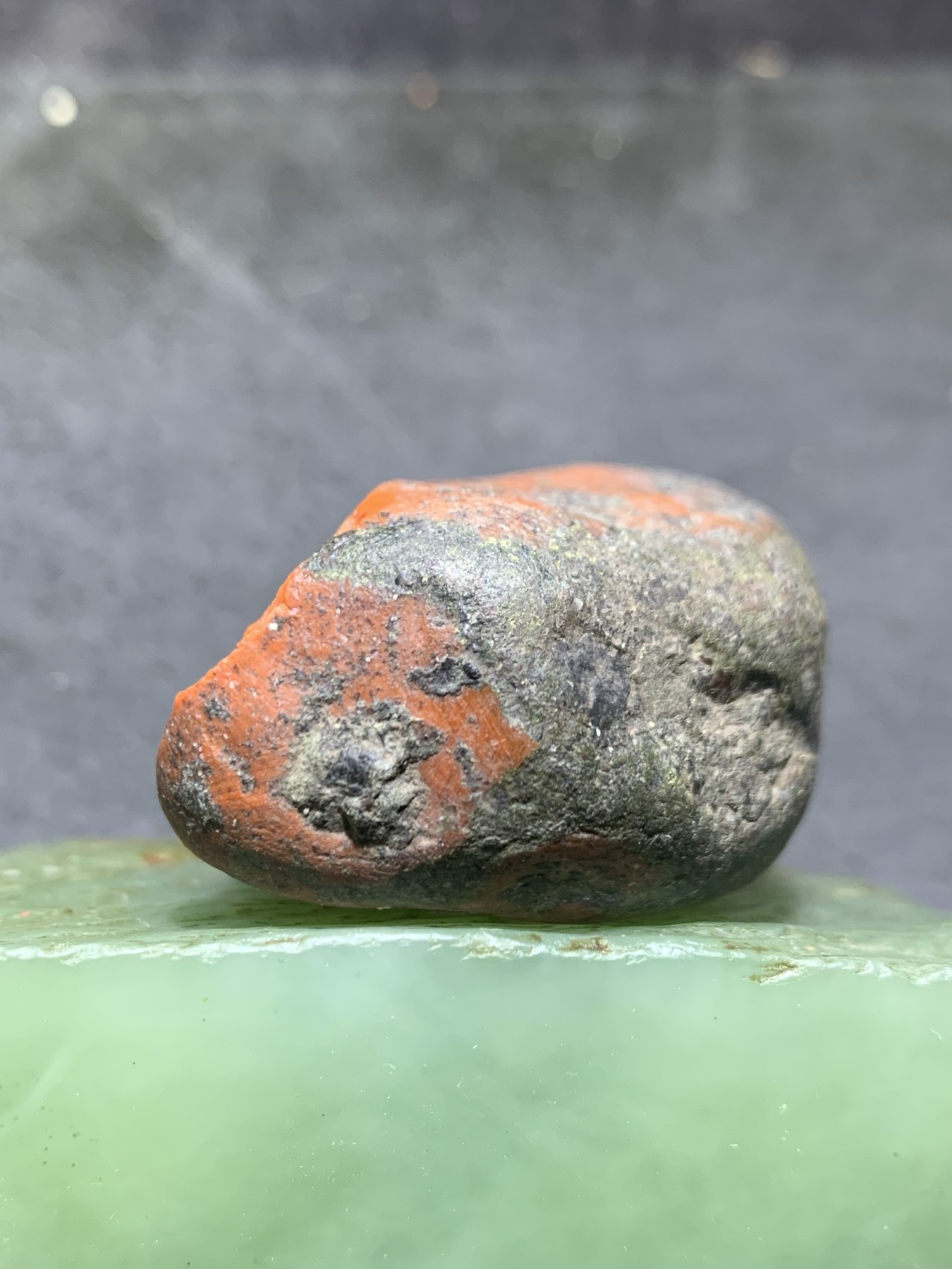 精美铁皮原皮千层纹大开口料南红玛瑙原石一颗，