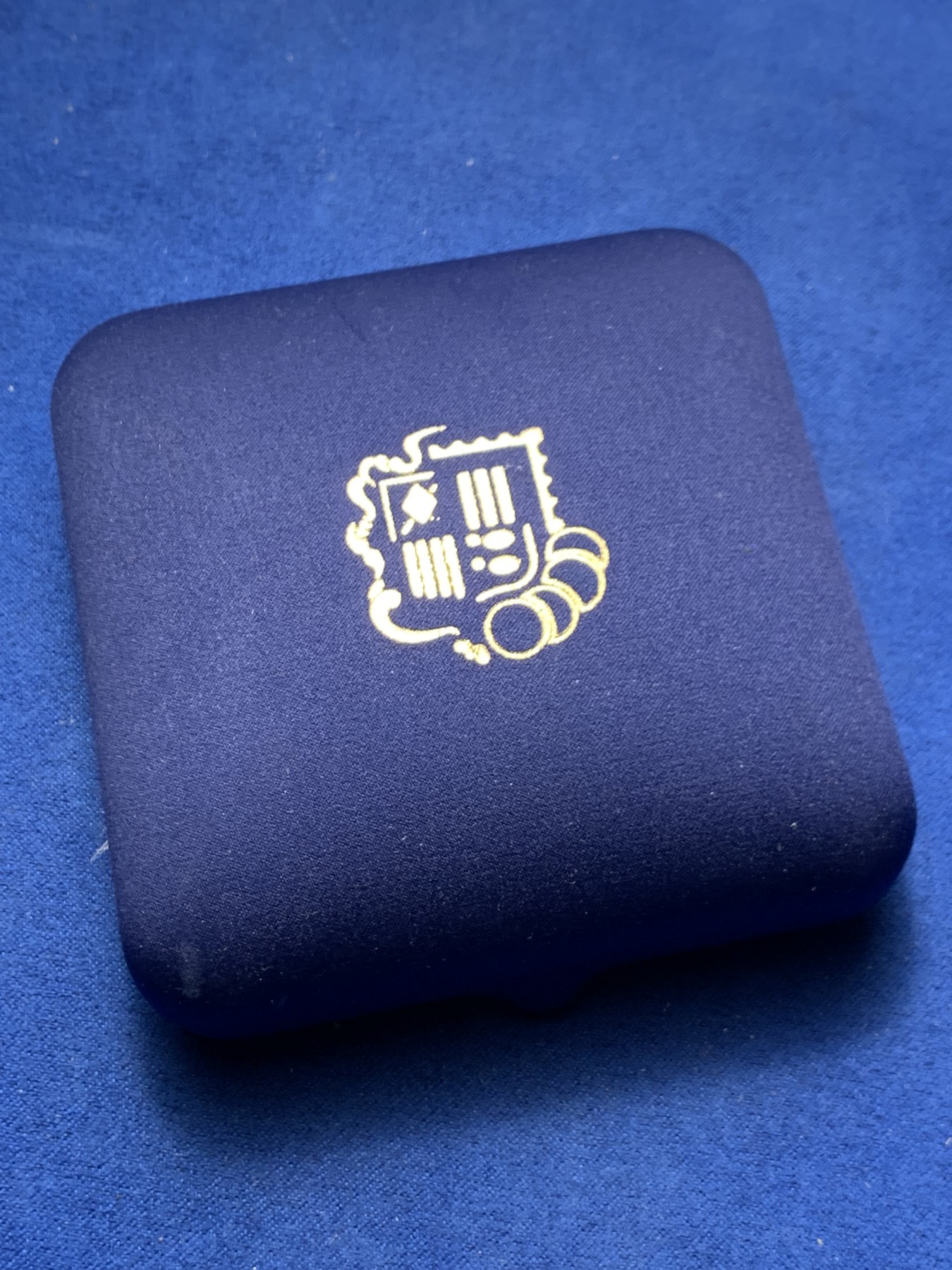 《竞宝斋》第247场-周日，周一 ，周二3场连拍 (全场包邮) 原蓝盒证书安道尔1996年腓特烈二世像10第纳精制尔大银币31.6克