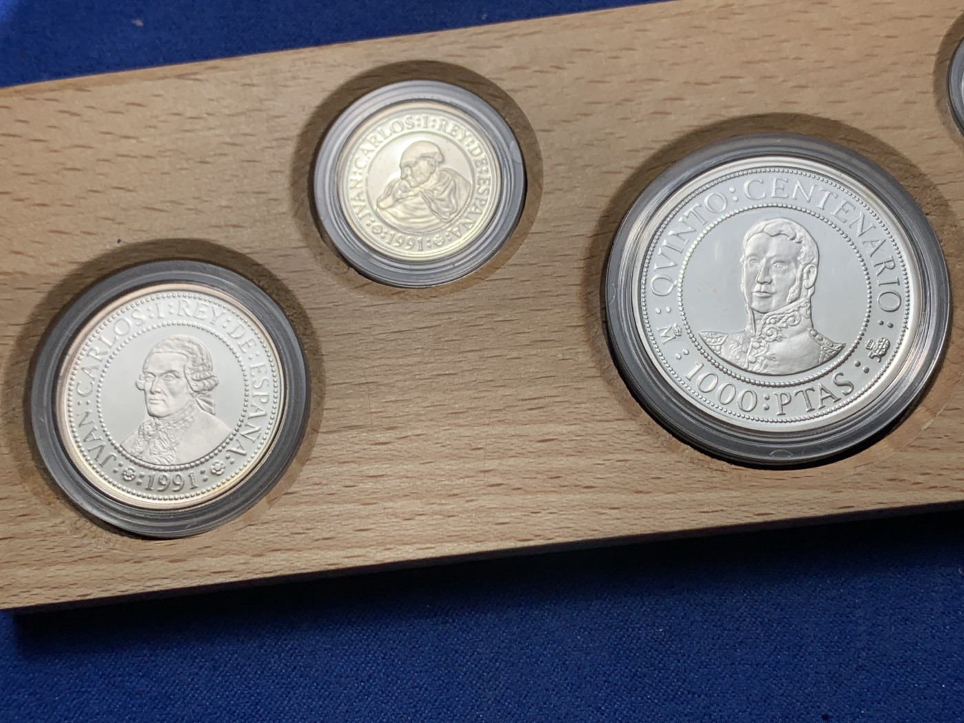 《竞宝斋》第247场-周日，周一 ，周二3场连拍 (全场包邮) 原木盒 西班牙 1991年 五百周年纪念 五枚套 精制银币 非常漂亮 925银 币重49.3克