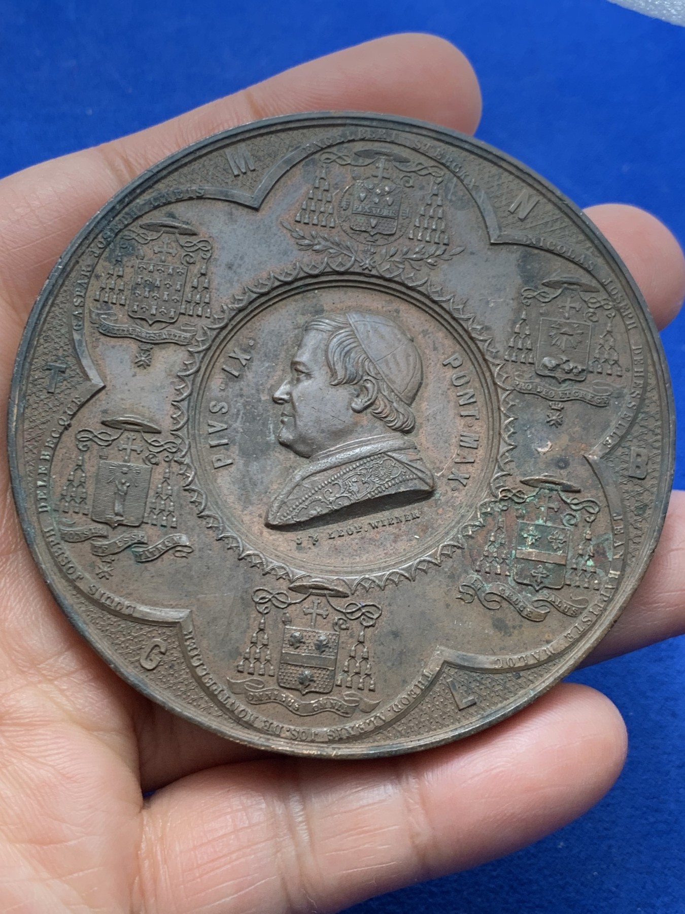 《竞宝斋》第247场-周日，周一 ，周二3场连拍 (全场包邮) 教皇 庇护九世 大铜章 70.5mm 136克 细节丰富 巨大