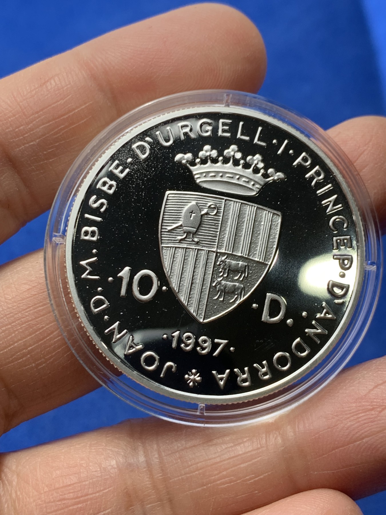 《竞宝斋》第247场-周日，周一 ，周二3场连拍 (全场包邮) 安道尔1995年 草原狼10第纳尔精制大银币 31.1克 925银