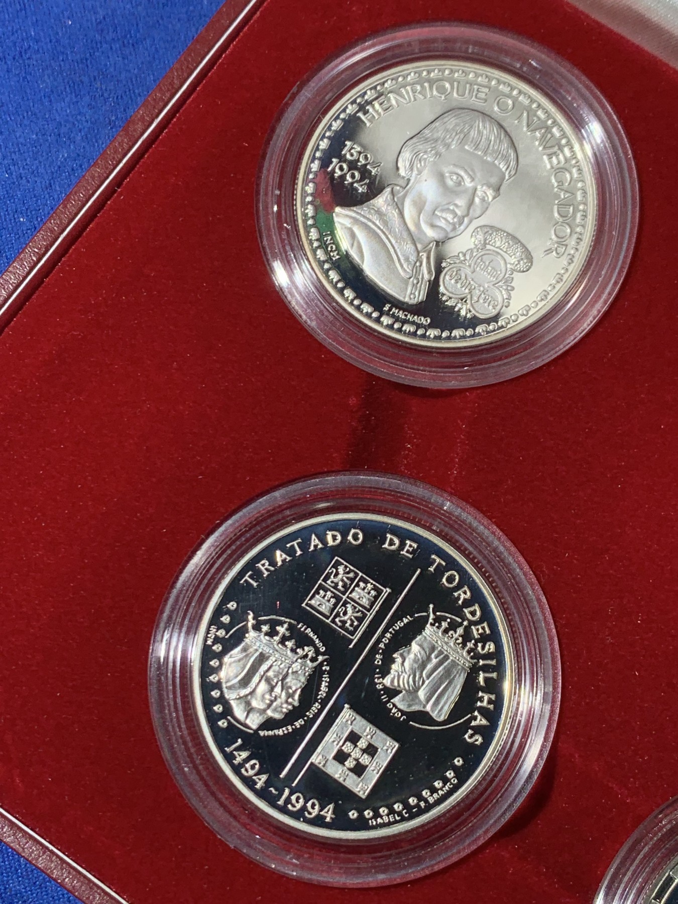 《竞宝斋》第247场-周日，周一 ，周二3场连拍 (全场包邮) 原盒证书 葡萄牙1994年 发现新大陆系列 200埃斯库多精制大银币4枚套 单枚26.5克 总重106克 925银 非常漂亮