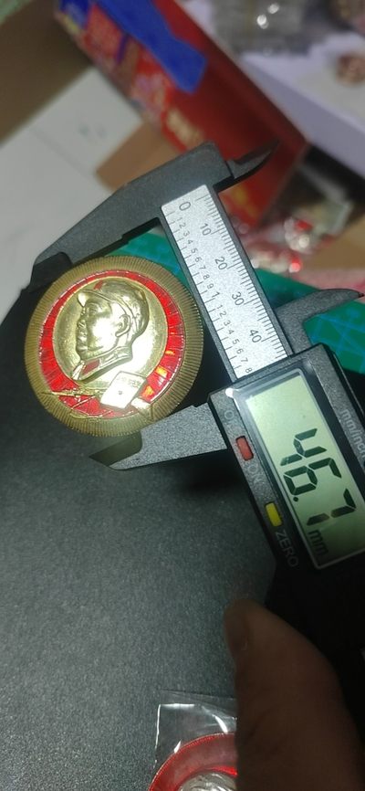 毛主席像章拍场，都是部队章 🔥🔥🔥🔥毛主席像章，46.7毫米，背面有铭文：后字250部队