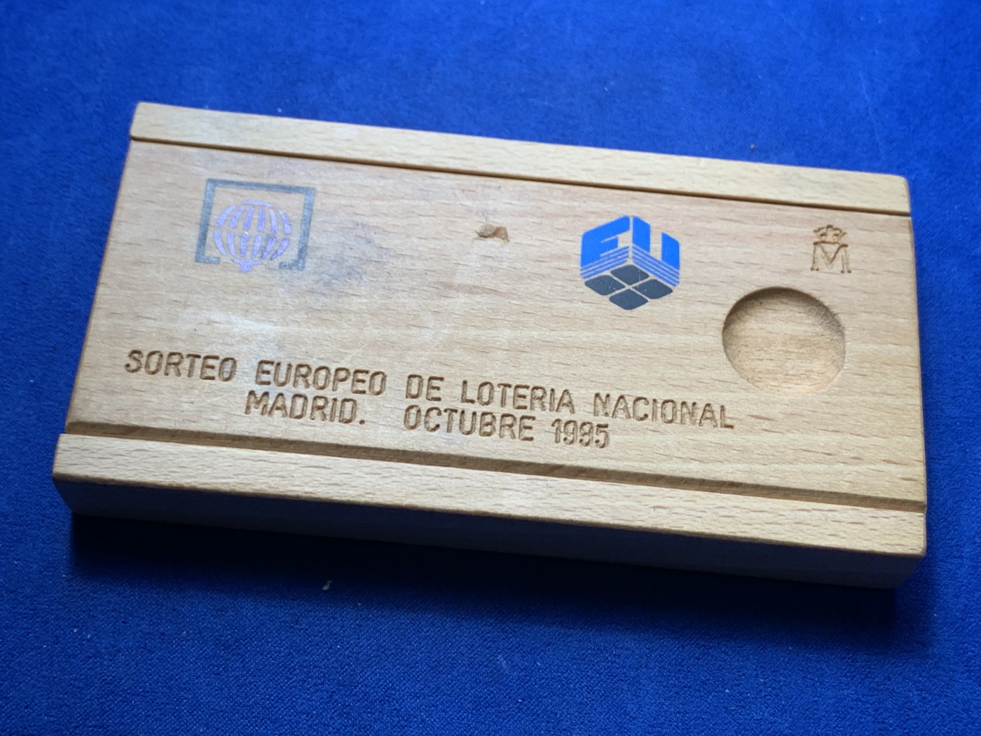 《竞宝斋》第247场-周日，周一 ，周二3场连拍 (全场包邮) 西班牙 1995 木盒装 2枚一组  一枚5艾古一枚1000比塞塔 33.6克+18克  两枚都是925银