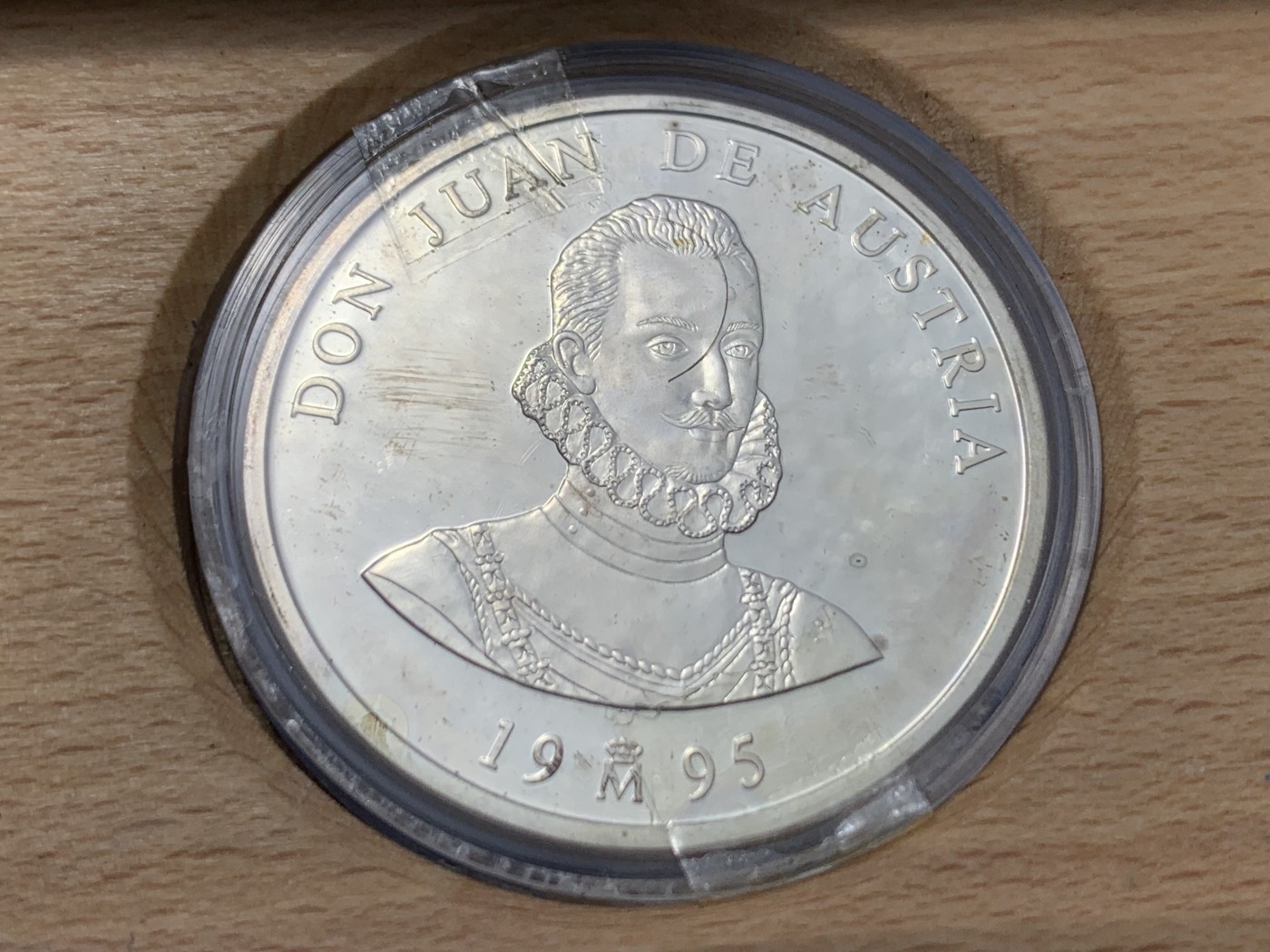 《竞宝斋》第247场-周日，周一 ，周二3场连拍 (全场包邮) 西班牙 1995 木盒装 2枚一组  一枚5艾古一枚1000比塞塔 33.6克+18克  两枚都是925银