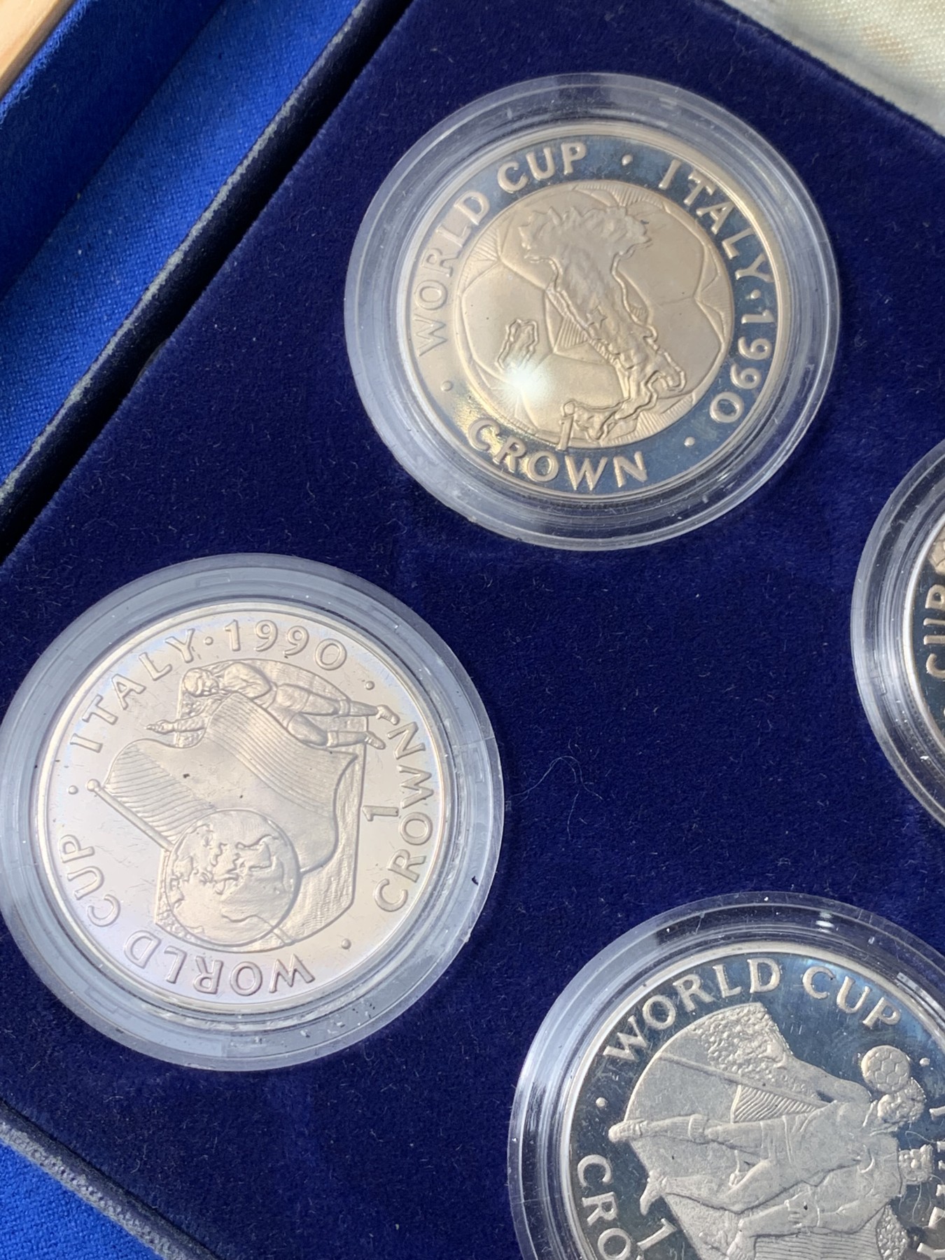《竞宝斋》第247场-周日，周一 ，周二3场连拍 (全场包邮) 英属 直布罗陀 1990 意大利 世界杯  1克朗大银币6枚装 单枚28.28克 925银