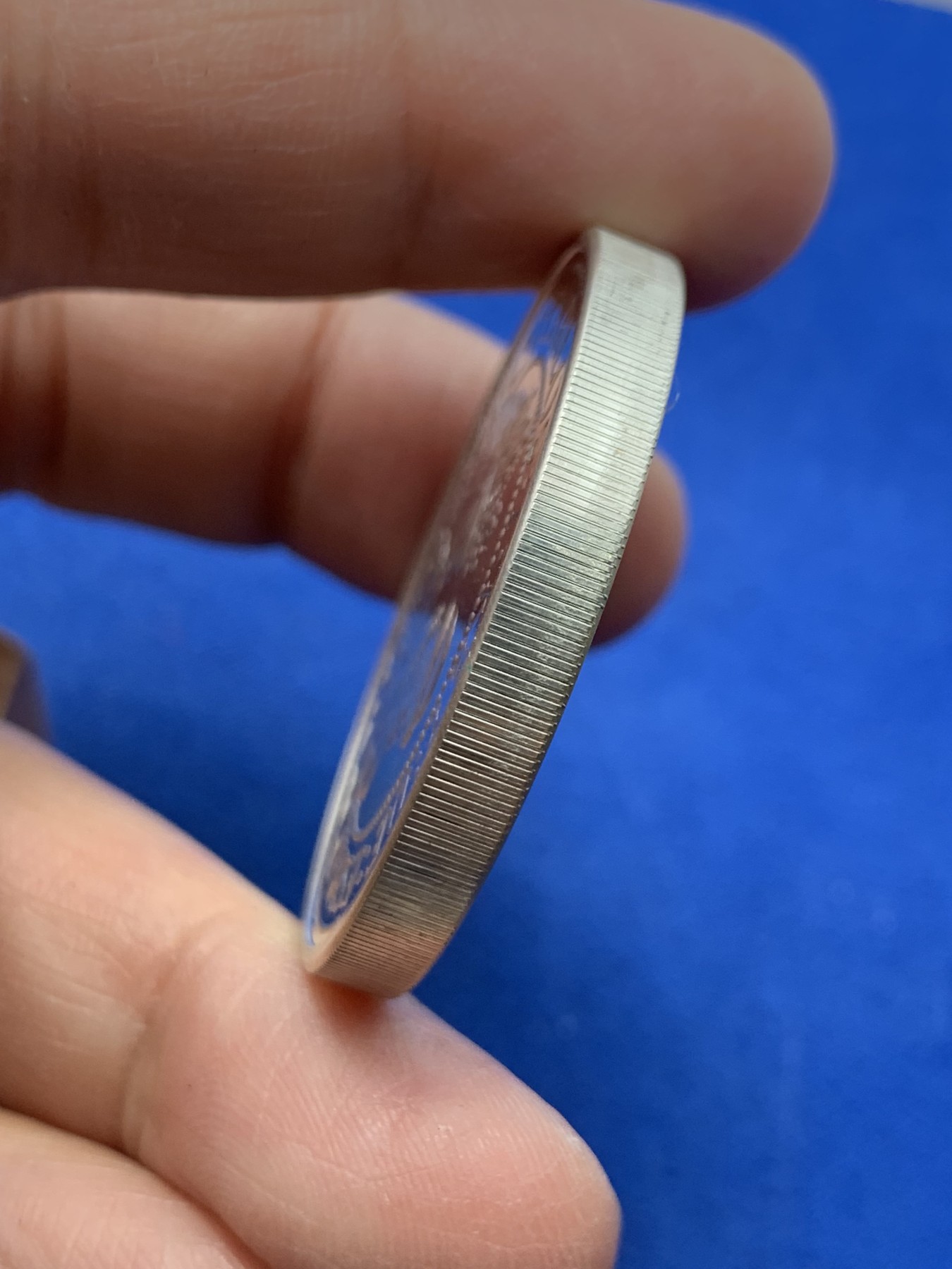 《竞宝斋》第247场-周日，周一 ，周二3场连拍 (全场包邮) 西班牙1991年 五百周年系列 5000比塞塔精制大银币 54克 925银