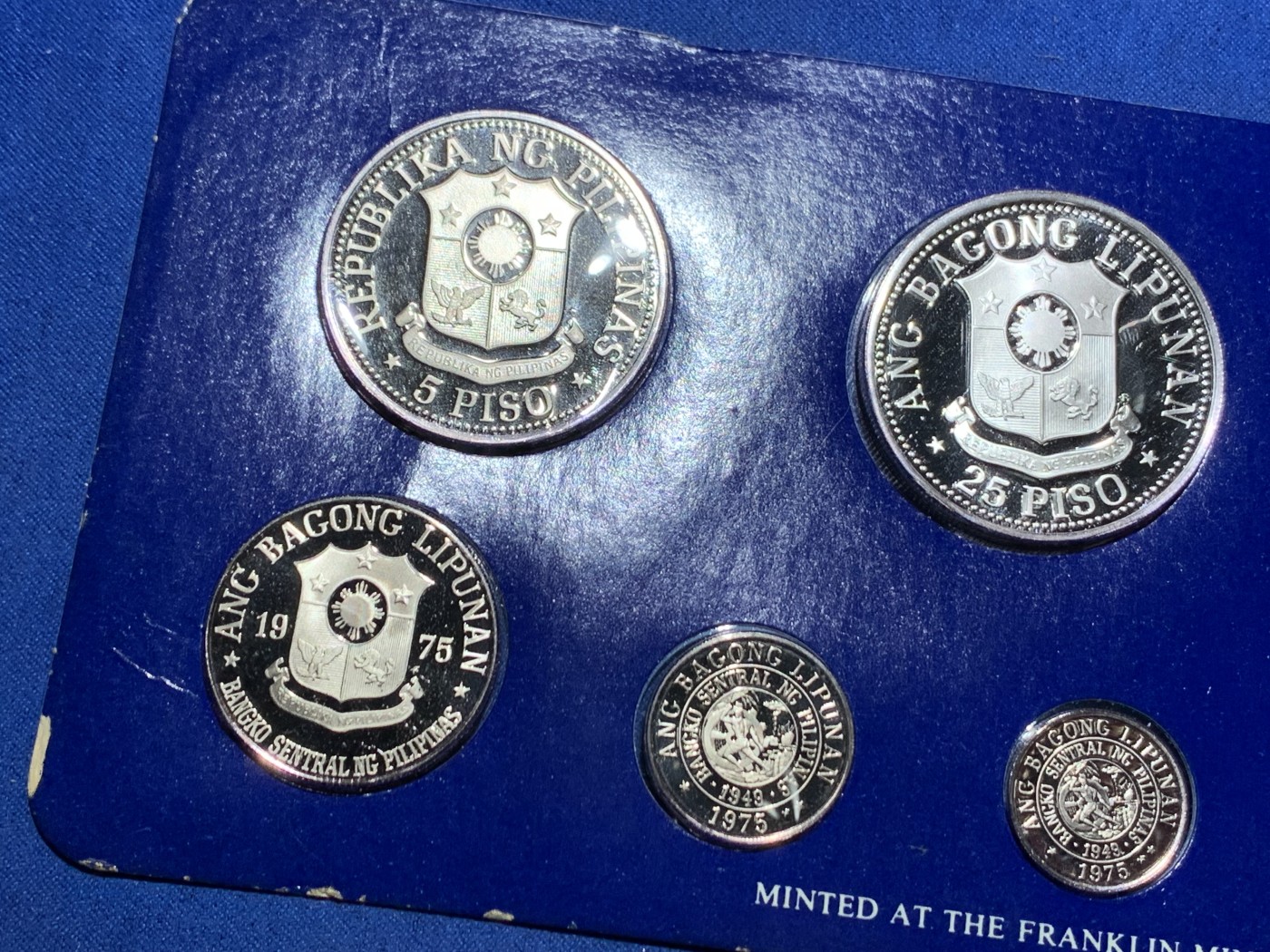 《竞宝斋》第247场-周日，周一 ，周二3场连拍 (全场包邮) 菲律宾 1975 8枚装套币 含2枚大银币 非常少见的品种