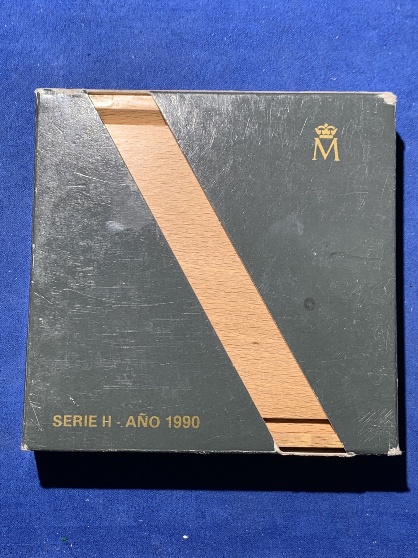 《竞宝斋》第247场-周日，周一 ，周二3场连拍 (全场包邮) 木盒证书 西班牙1989年 波旁皇室全家福 10000比塞塔 168.75克 925银 大银币