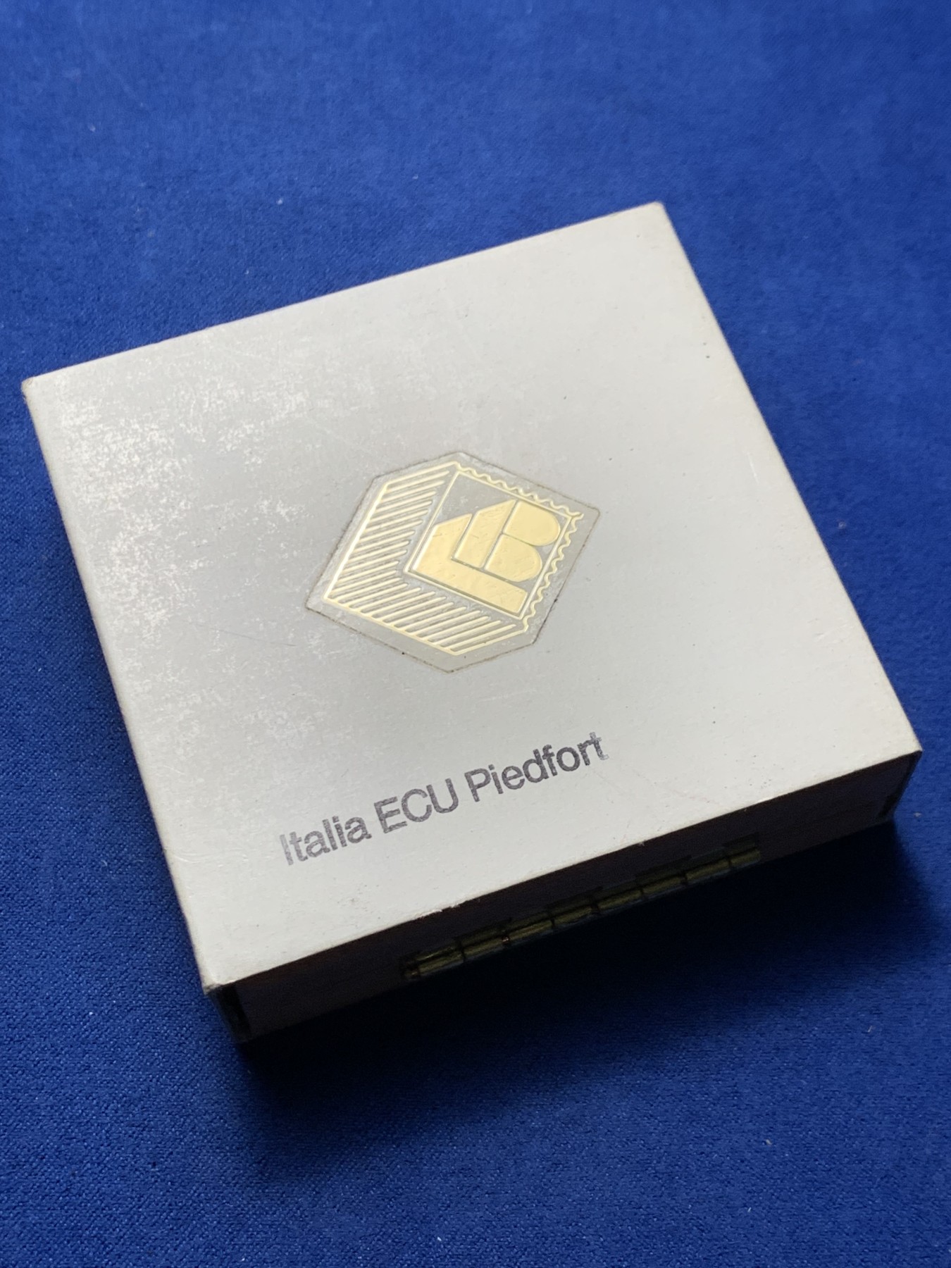 《竞宝斋》第247场-周日，周一 ，周二3场连拍 (全场包邮) 意大利1992年 ECU大银币 精制proof 木盒子证书 50克 925银