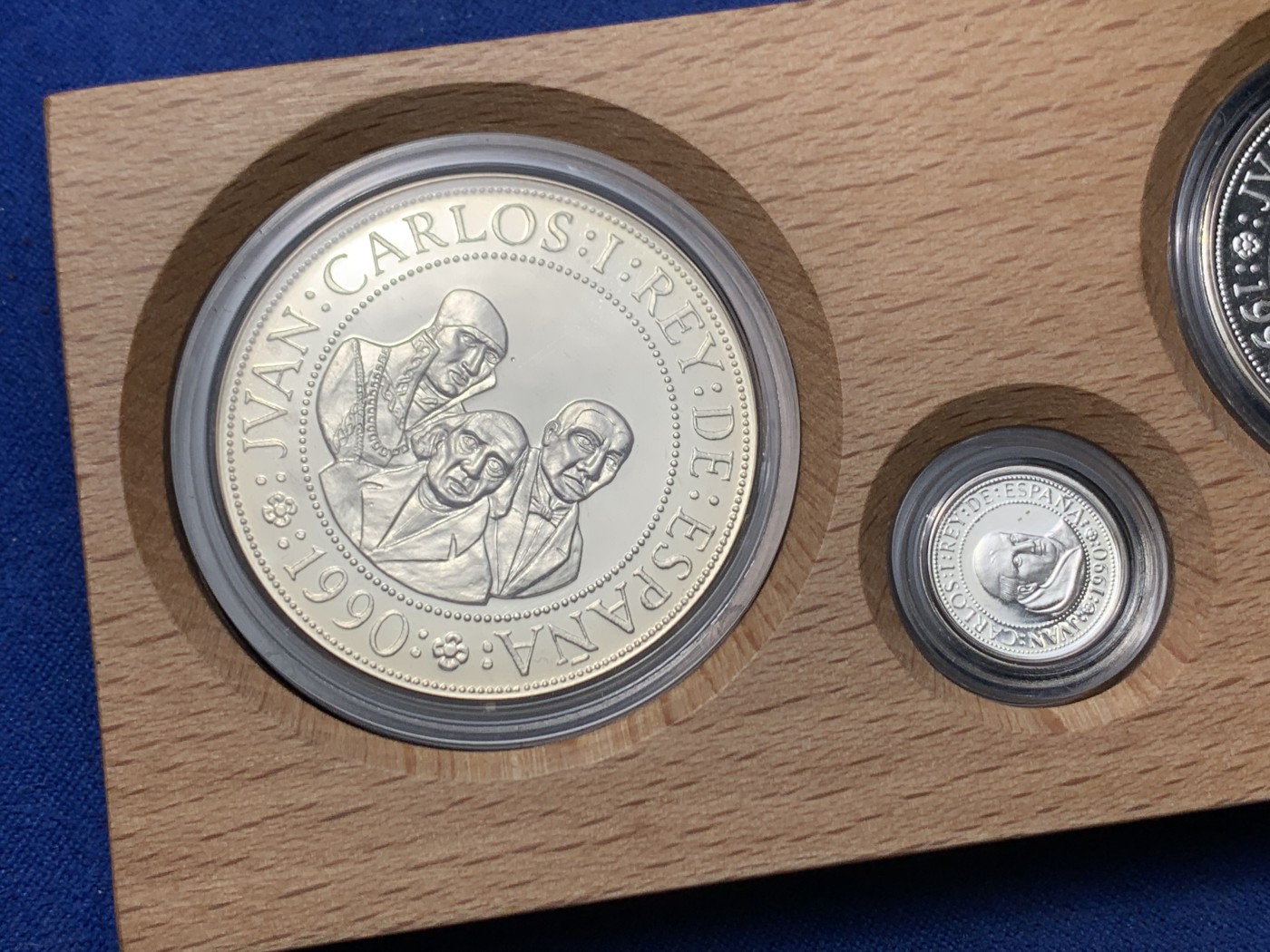 《竞宝斋》第247场-周日，周一 ，周二3场连拍 (全场包邮) 原盒证书 西班牙1990年 发现美洲新大陆500周年纪念一组5枚银币 非常漂亮 925银 币重49.3克