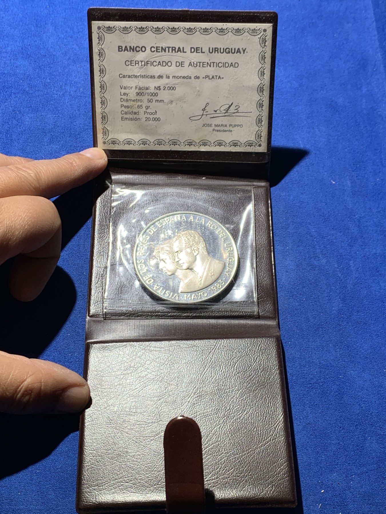 《竞宝斋》第247场-周日，周一 ，周二3场连拍 (全场包邮) 	乌拉圭 1983 西班牙国王造访 纪念 2000新比索大银币 65克 900银