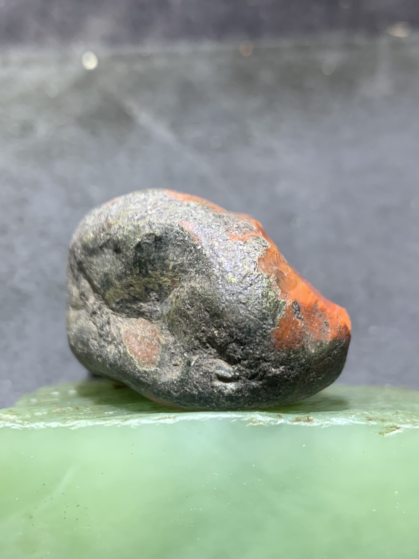 精美铁皮原皮千层纹大开口料南红玛瑙原石一颗，