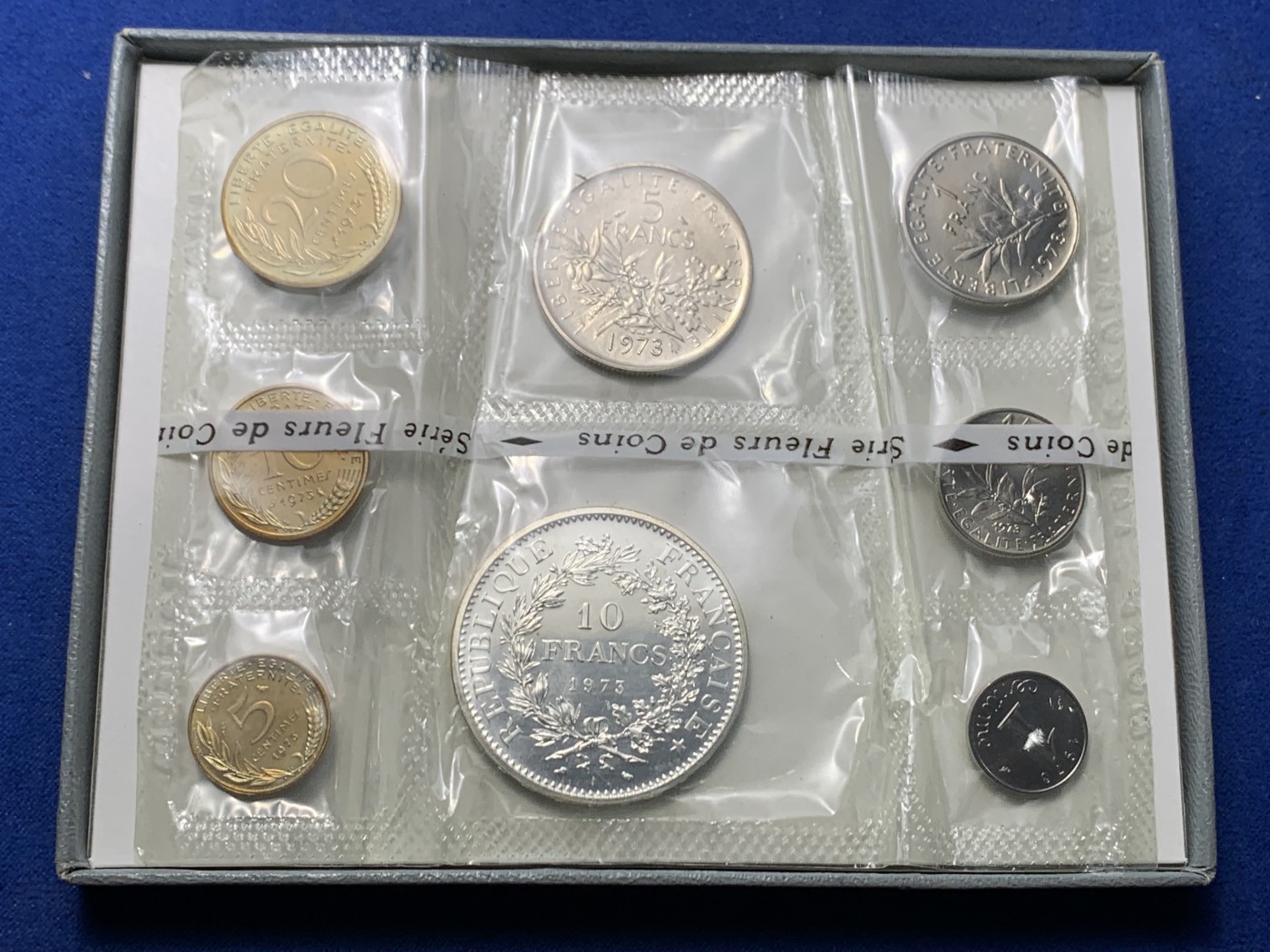 《竞宝斋》第247场-周日，周一 ，周二3场连拍 (全场包邮) 法国1973年大力神套币 含1枚大银币