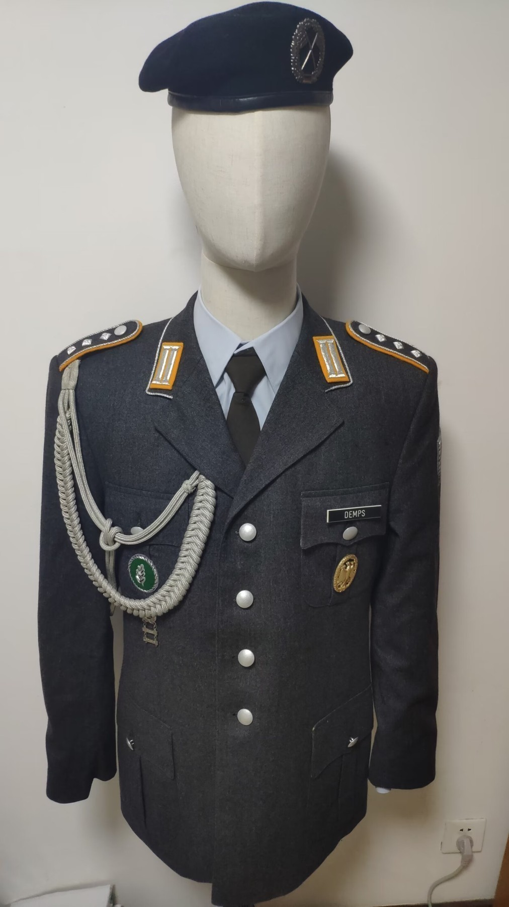 2024第四次拍卖 联邦德国定制常服一套（不包含领带）
