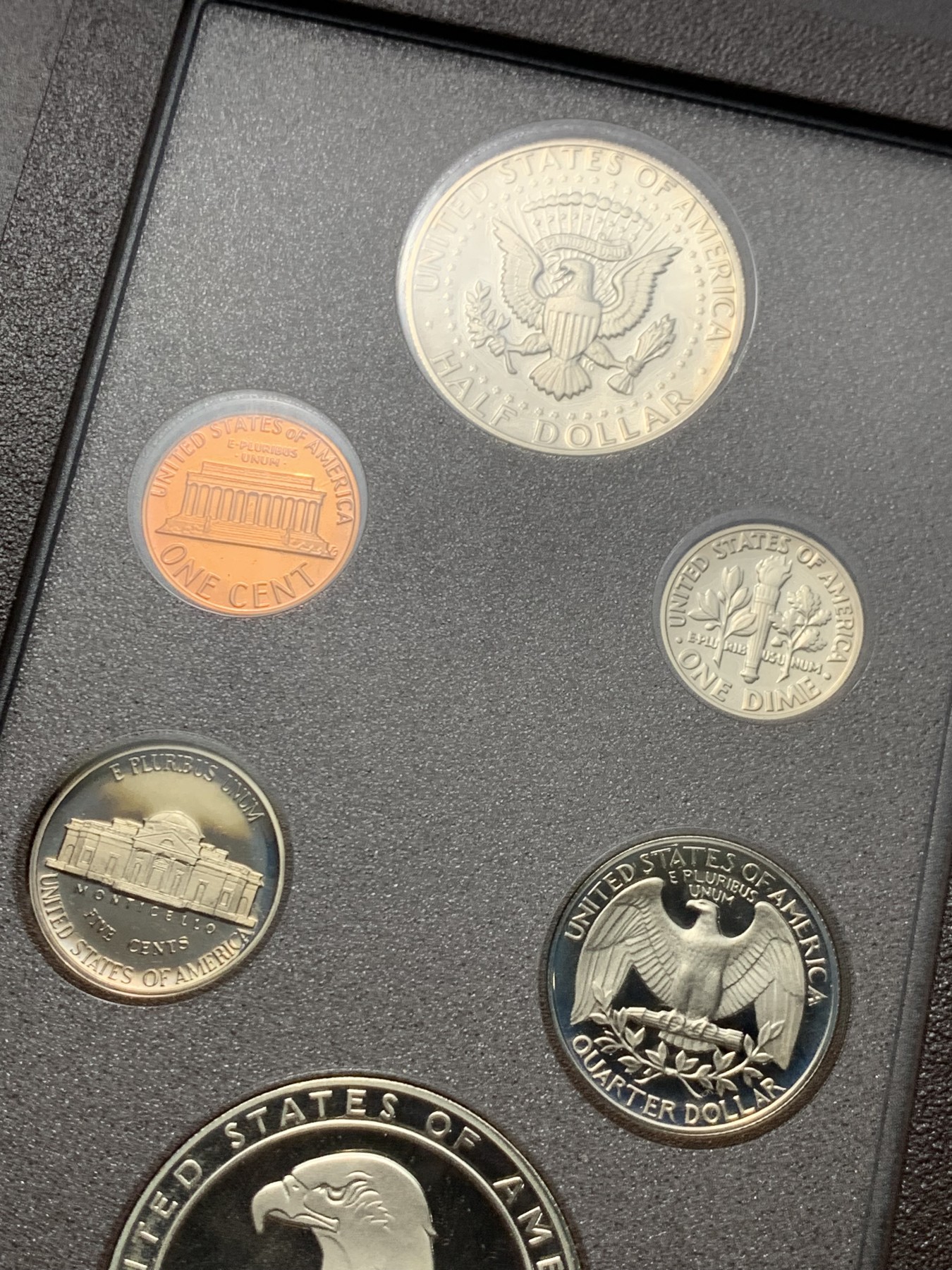 《竞宝斋》第247场-周日，周一 ，周二3场连拍 (全场包邮) 美国1983年 六枚套 精制币 其中最大一枚是银币