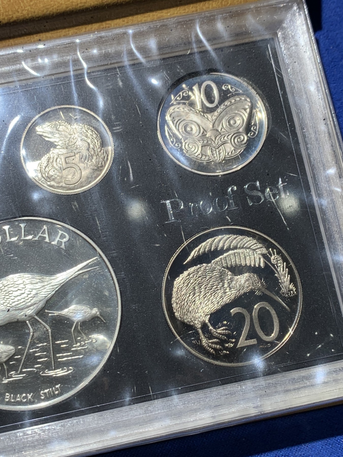 《竞宝斋》第247场-周日，周一 ，周二3场连拍 (全场包邮) 新西兰 1985 卡基鸟 7枚装 精制套币 含一枚大银币 27.22克925银 少