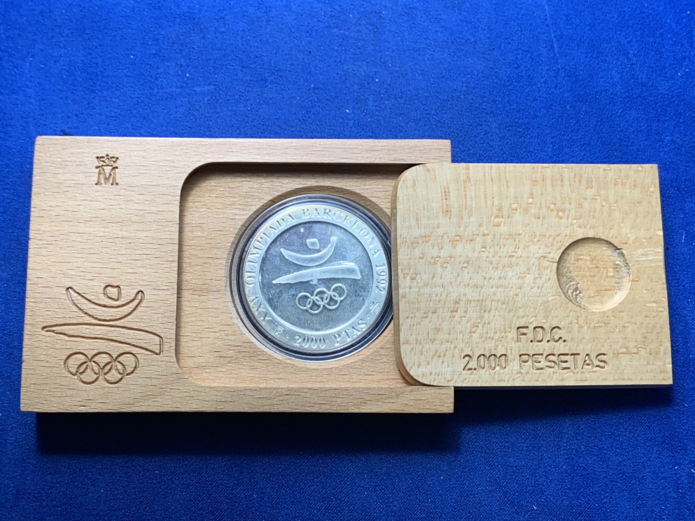 《竞宝斋》第247场-周日，周一 ，周二3场连拍 (全场包邮) 西班牙1992年 巴塞罗那奥运会2000比塞塔 胡安·卡洛斯精制大银币 27克 925银