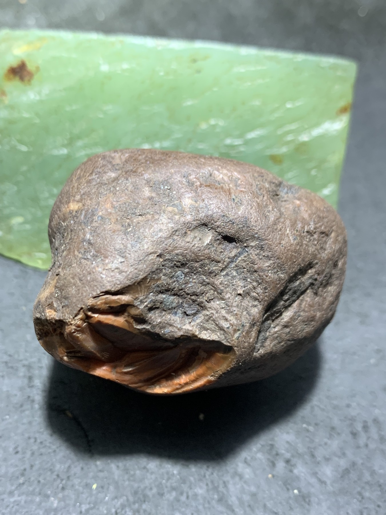 精美开口柿子红南红玛瑙原石一颗