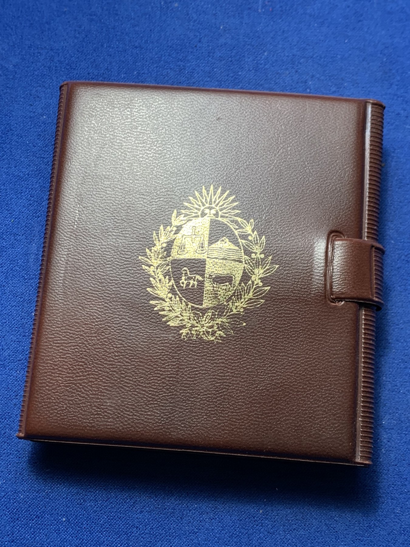 《竞宝斋》第247场-周日，周一 ，周二3场连拍 (全场包邮) 	乌拉圭 1983 西班牙国王造访 纪念 2000新比索大银币 65克 900银