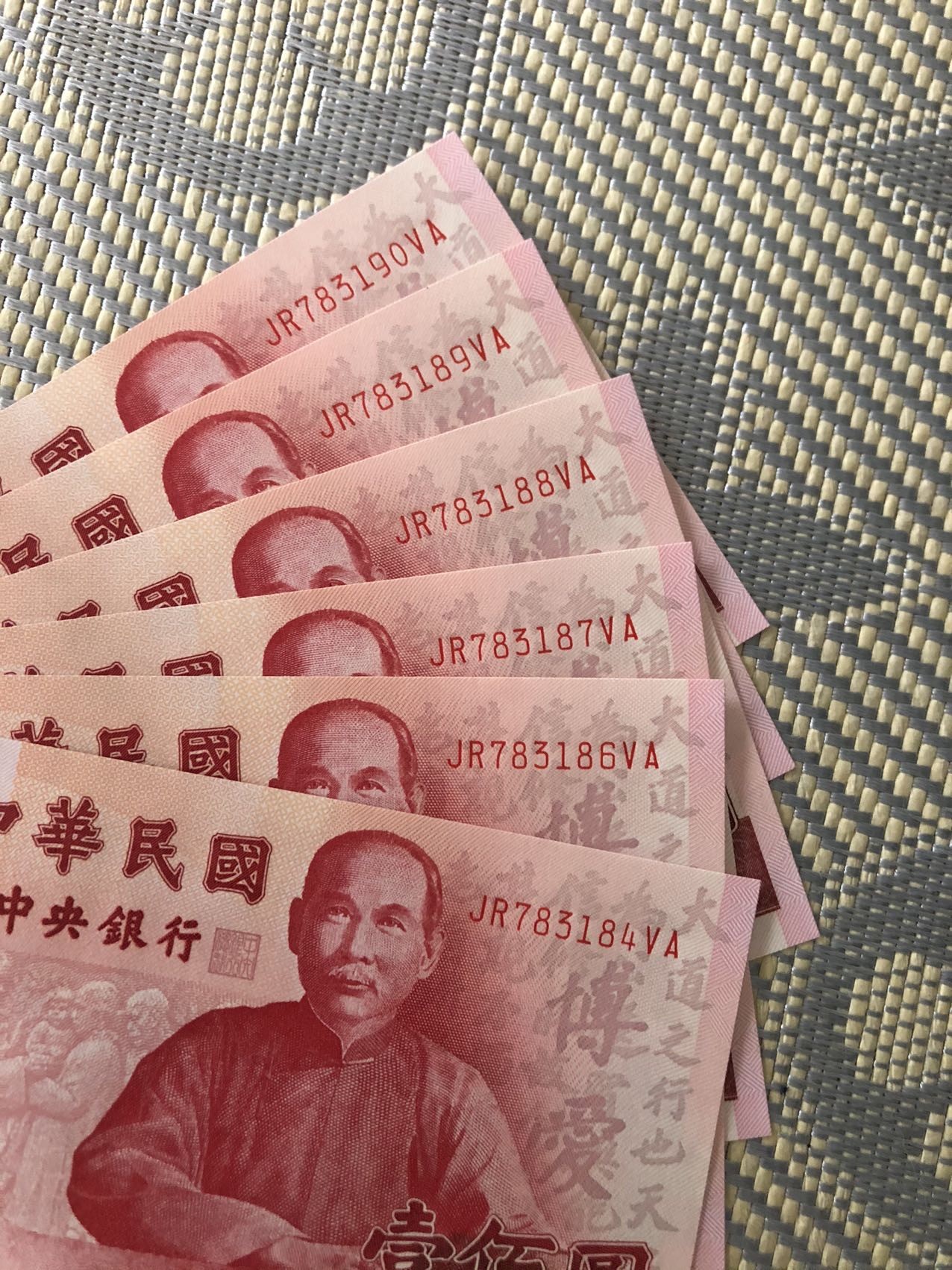 辛亥百年，一共6张，全新原票，品相完美，号码漂亮，打包一起出，标价为6张一起价格。不单出。