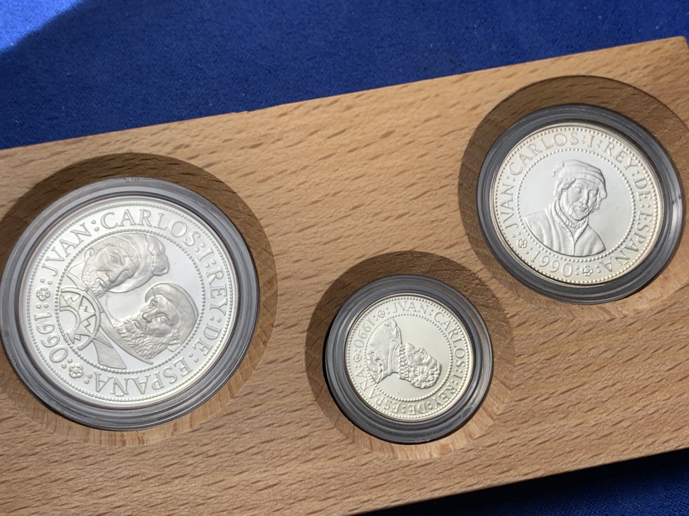 《竞宝斋》第247场-周日，周一 ，周二3场连拍 (全场包邮) 原盒证书 西班牙1990年 发现美洲新大陆500周年纪念一组5枚银币 非常漂亮 925银 币重49.3克