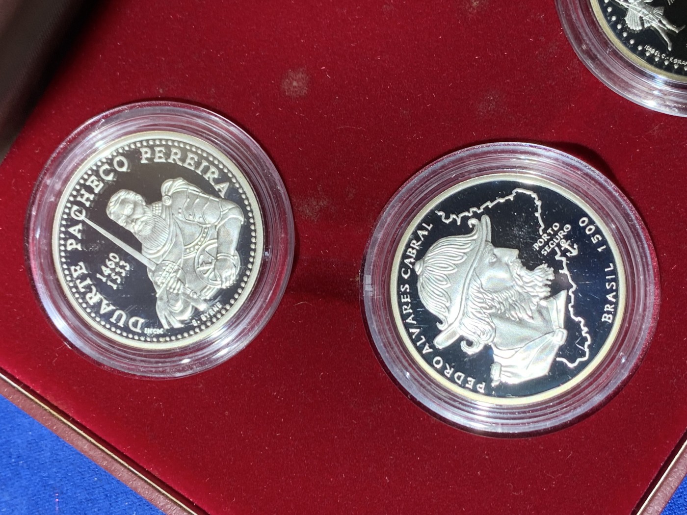 《竞宝斋》第247场-周日，周一 ，周二3场连拍 (全场包邮) 葡萄牙1999年 大航海 200埃斯库多 四枚套精制币 单枚24.5克 925银 原盒证书非常漂亮