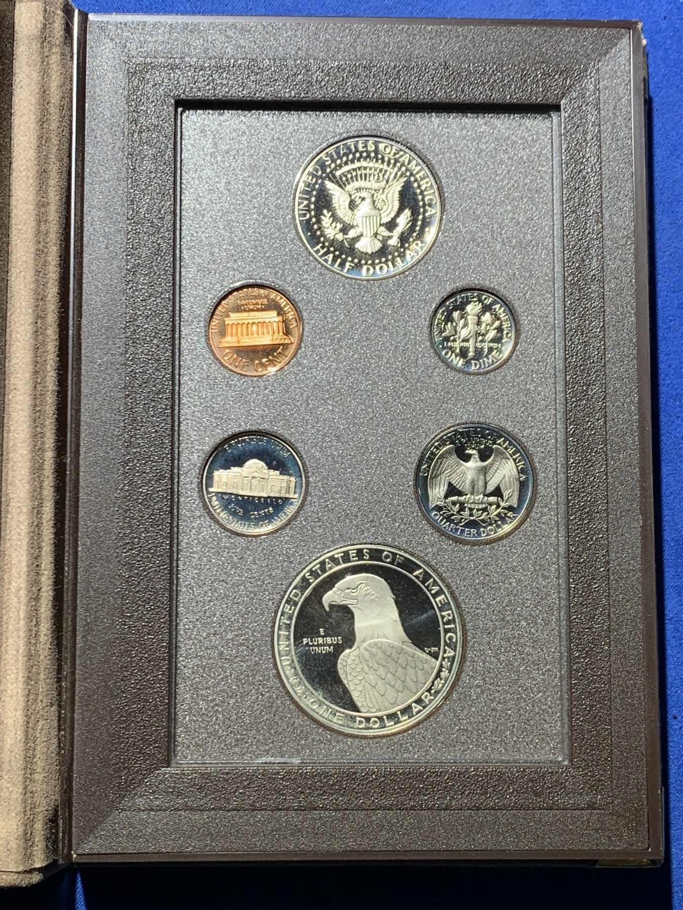 《竞宝斋》第247场-周日，周一 ，周二3场连拍 (全场包邮) 美国1983年 六枚套 精制币 其中最大一枚是银币