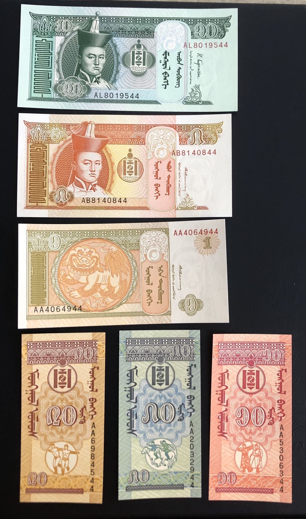 蒙古国一套10张，图片实物拍摄，一套起售，标价为一套的价格，还有4套，全场包邮！