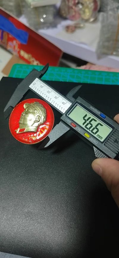 毛主席像章拍场，都是部队章 🔥🔥🔥🔥毛主席像章，46.6毫米，背面有铭文：七二五O部队