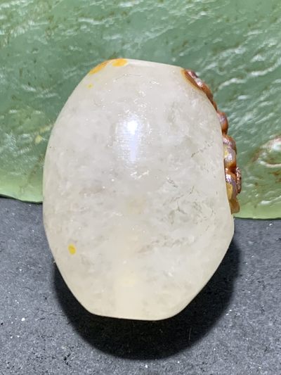 精美亚光冰飘战国红玛瑙手工俏色巧雕蝶恋花随形桶珠一颗！ 精美亚光冰飘战国红玛瑙手工俏色巧雕蝶恋花随形桶珠一颗！